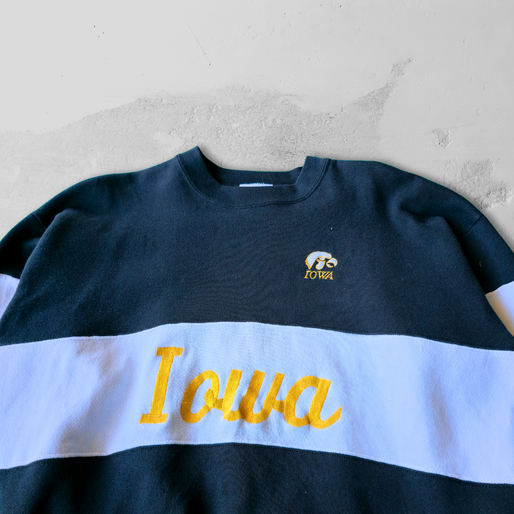 Vintage 90s Iowa Hawkeyes Midwest Embroidery Crewneck Sweatshirt - M